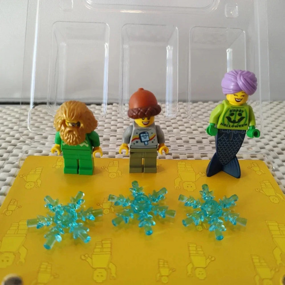 Lego BAM Minifigures Ugly Sweater Party Exactly what is pictured - Picture 1 of 3